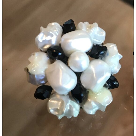 Cluster Clip-On Earrings Vintage With Faux Pearls & Black Beads Grandmacore - Picture 6 of 7